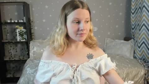 velvet_peach_ online show from December 20, 2025, 11:50 am