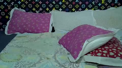 velvet online show from December 16, 2025, 4:50 am