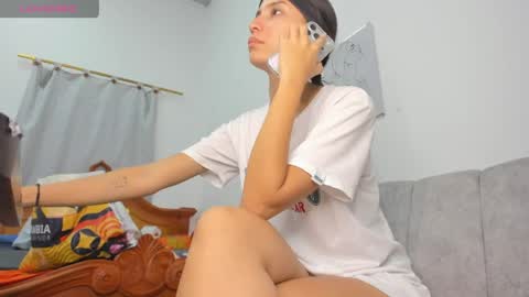 Velvetluna online show from April 17, 2026, 2:53 pm