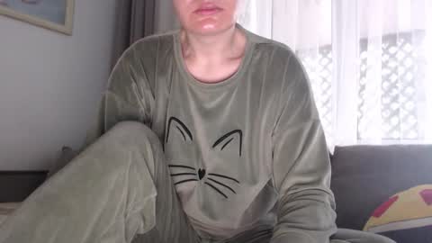 velvetmoon123 online show from November 26, 2025, 7:09 am