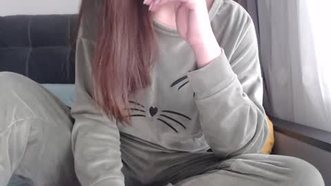 velvetmoon123 online show from April 16, 2026, 6:47 am