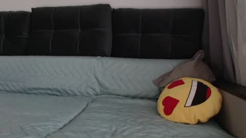 velvetmoon123 online show from April 17, 2026, 5:21 am