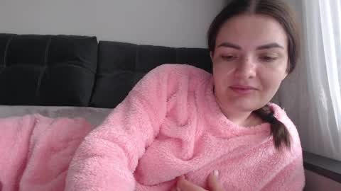 velvetmoon123 online show from June 4, 2026, 8:42 am