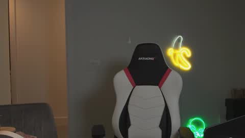 VelvetTGirl online show from March 7, 2026, 3:58 am