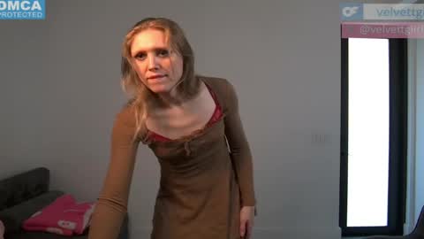VelvetTGirl online show from May 15, 2026, 4:14 pm
