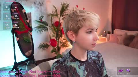 CLEOshort hair  TIna long hair  online show from February 14, 2025, 4:31 pm