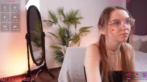 CLEOshort hair  TIna long hair  online show from February 23, 2025, 7:49 pm