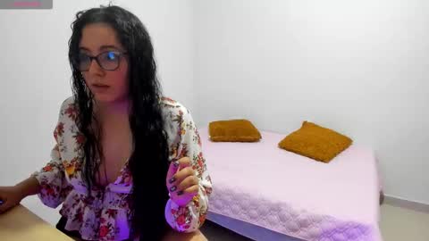 Venus online show from November 1, 2025, 10:45 pm