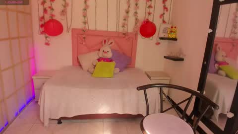 Snapshot of venus_latin_01 chatting on October 10, 2025, 7:57 pm Mary online show from October 10, 2025, 7:57 pm