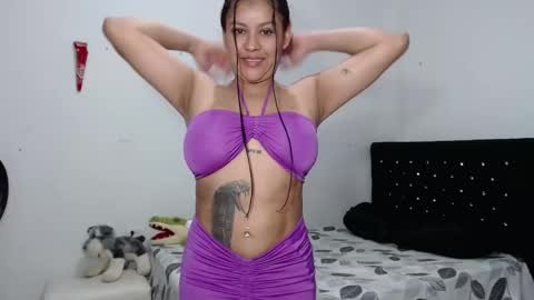 venus_menoza online show from February 13, 2025, 1:37 pm