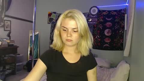 Miss Venus online show from October 14, 2025, 1:17 am