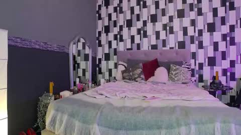 venusinylons online show from December 22, 2025, 1:52 pm