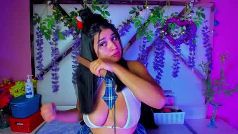 Snapshot of venusowen_ chatting on October 10, 2025, 1:32 pm Venusowen online show from October 10, 2025, 1:32 pm