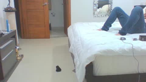 vergagolosa22 online show from November 1, 2025, 4:25 am