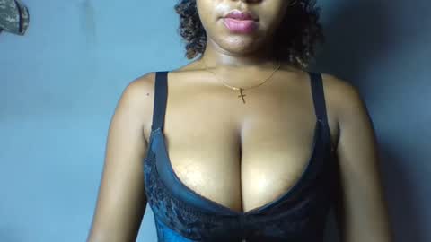 verolla31 online show from February 27, 2025, 8:09 pm