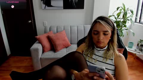 Snapshot of veromars_ chatting on February 5, 2025, 6:59 pm Catalina online show from February 5, 2025, 6:59 pm