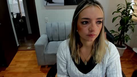 Snapshot of veromars_ chatting on February 6, 2025, 12:26 pm Catalina online show from February 6, 2025, 12:26 pm