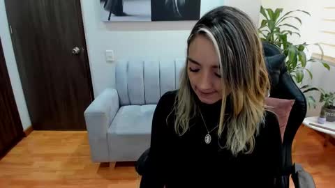 Snapshot of veromars_ chatting on February 27, 2025, 5:04 pm Catalina online show from February 27, 2025, 5:04 pm