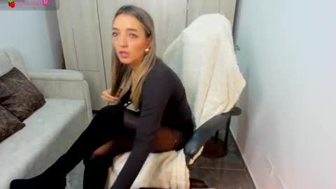 Snapshot of veromars_ chatting on October 9, 2025, 12:52 am Catalina online show from October 9, 2025, 12:52 am