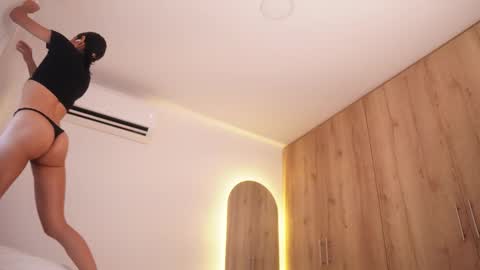 Veronica online show from December 13, 2025, 7:53 pm