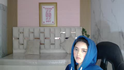 veronicaa_s online show from April 15, 2026, 8:42 pm