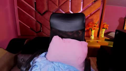 VeronicaCream  online show from March 18, 2026, 3:09 am