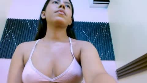 Veronica Robles online show from June 2, 2026, 6:32 pm