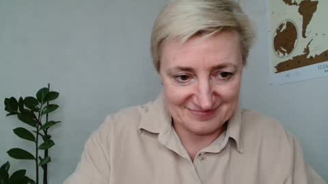 Snapshot of verony_ chatting on March 10, 2025, 9:43 am verony_ online show from March 10, 2025, 9:43 am