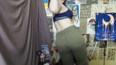 veryveryvery_shy online show from March 6, 2025, 9:58 am