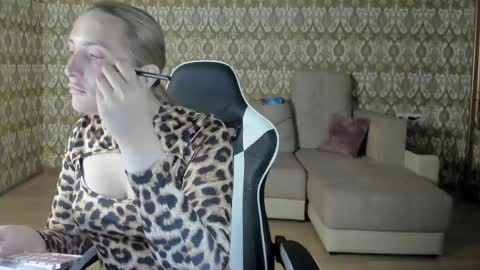 vi_luxxxy online show from May 7, 2026, 2:06 am