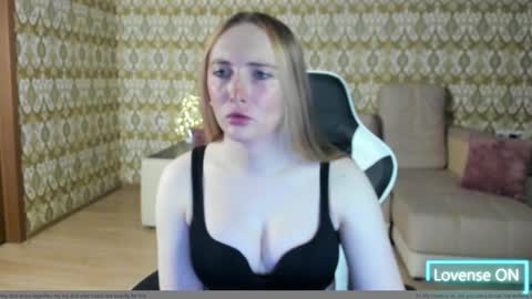 vi_luxxxy online show from May 10, 2026, 2:06 am