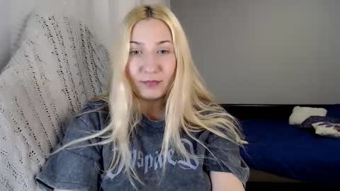 Snapshot of vibezgirl chatting on October 20, 2025, 7:14 pm Amelia online show from October 20, 2025, 7:14 pm