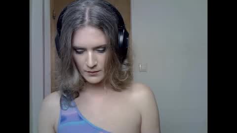Snapshot of vibezmoon420 chatting on September 24, 2025, 10:29 am Sexy online show from September 24, 2025, 10:29 am