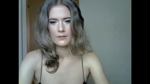 Snapshot of vibezmoon420 chatting on September 26, 2025, 7:34 am Sexy online show from September 26, 2025, 7:34 am