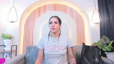 Snapshot of vichy_evans chatting on February 16, 2026, 7:21 pm Vichy Everyday From 1400 to 2130 Col Time online show from February 16, 2026, 7:21 pm