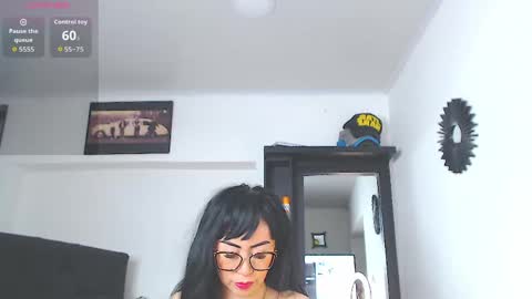 Snapshot of vicky_hotmilf chatting on April 23, 2026, 8:46 am Vicky online show from April 23, 2026, 8:46 am