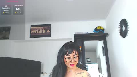 Snapshot of vicky_hotmilf chatting on April 28, 2026, 11:15 am Vicky online show from April 28, 2026, 11:15 am