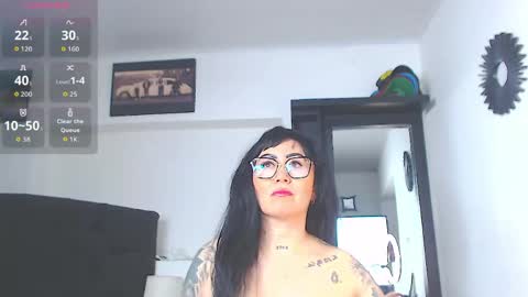 Snapshot of vicky_hotmilf chatting on May 11, 2026, 7:58 am Vicky online show from May 11, 2026, 7:58 am