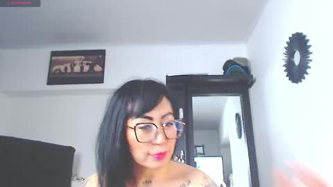 Snapshot of vicky_hotmilf chatting on May 27, 2026, 1:08 pm Vicky online show from May 27, 2026, 1:08 pm