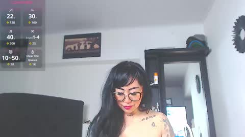 Snapshot of vicky_hotmilf chatting on May 28, 2026, 8:22 am Vicky online show from May 28, 2026, 8:22 am