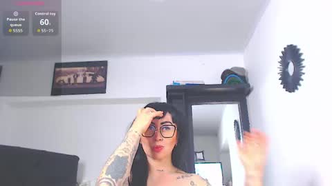 Snapshot of vicky_hotmilf chatting on June 2, 2026, 11:12 am Vicky online show from June 2, 2026, 11:12 am