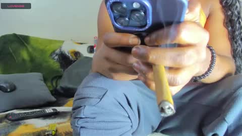 vicky manuela online show from February 17, 2025, 12:27 pm