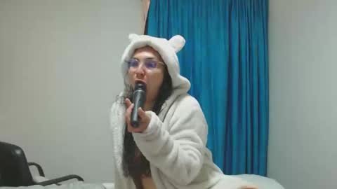 Snapshot of vickyjuice1 chatting on February 9, 2026, 3:38 pm vickyjuice1 online show from February 9, 2026, 3:38 pm