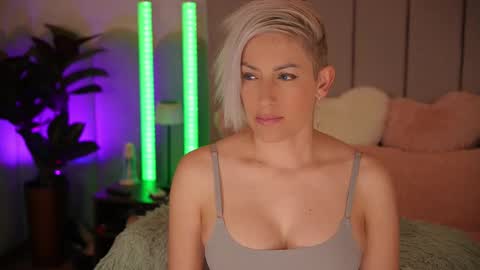 vickysecret96 online show from March 20, 2026, 6:02 pm