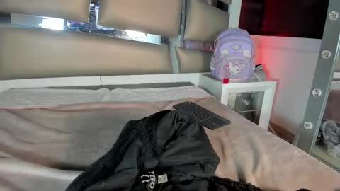 Victoria online show from November 14, 2025, 5:39 am