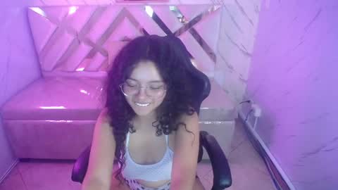 victoria_castillo_b online show from March 12, 2025, 6:18 am