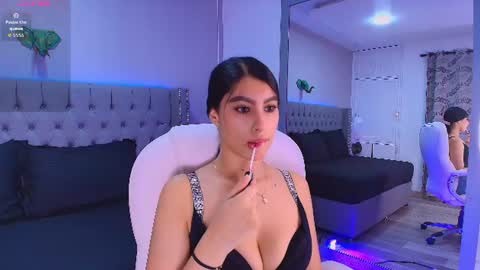 Snapshot of victoria_ellington chatting on June 10, 2026, 11:42 am online show from June 10, 2026, 11:42 am