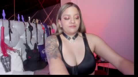 victoria_floyd1 online show from September 20, 2025, 6:53 pm