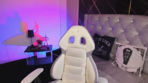 victoria_floyd1 online show from February 13, 2026, 8:38 pm