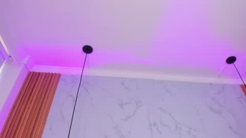  Victoria Lozano  online show from February 26, 2025, 3:52 pm